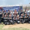 Jajaran dosen Universitas Informatika dan Bisnis Indonesia (UNIBI), Program Studi (Prodi) Ilmu Komunikasi (Ilkom) bersama anggota perguruan Pencak Silat Panglipur Pamager Sari saat foto bersama usai lakukan pengabdian kepada masyarakat (PKM) di wilayah Desa Jayagiri, Kecamatan Lembang, Kabupaten Bandung Barat.