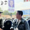 Calon Wali Kota Bogor, Nomor Urut 1, Sendi Fardiansyah saat menggunakan transportasi publik Biskita Transpakuan. (Yudha Prananda / Jabar Ekspres)