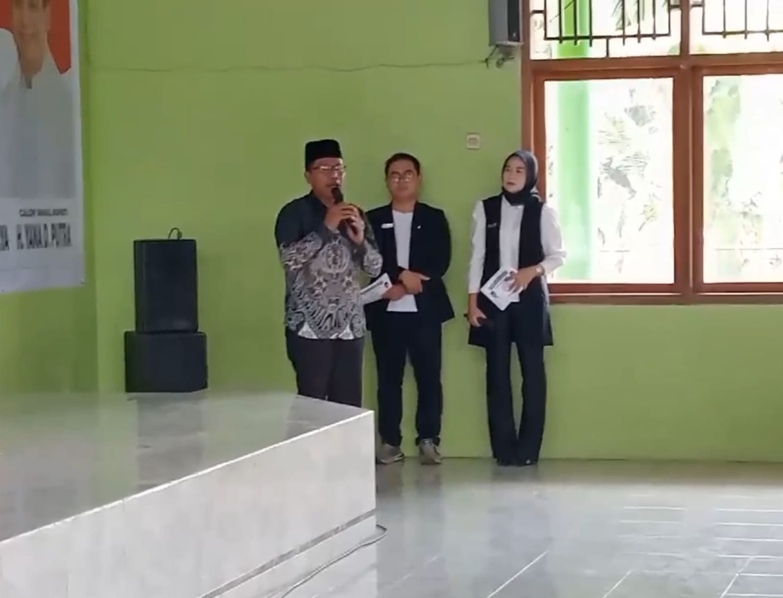 Tangkapan layar saat seorang pria yang diduga membawa isu Sara saat berkampanye di wilayah Lakbok, Kabupaten Ciamis belum lama ini.