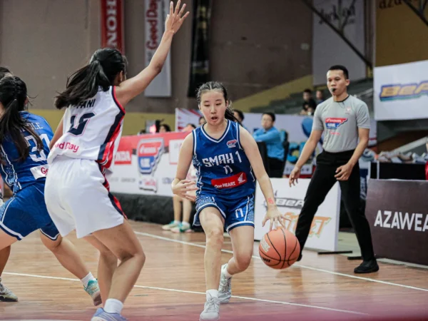 Referensi foto lain. SMA 1 BPK Penabur Bandung bakal menantang jawara tahun lalu, SMA BPK Penabur Cirebon di Final Party Honda DBL with Kopi Good Day 2024 West Java - East. (DBL)