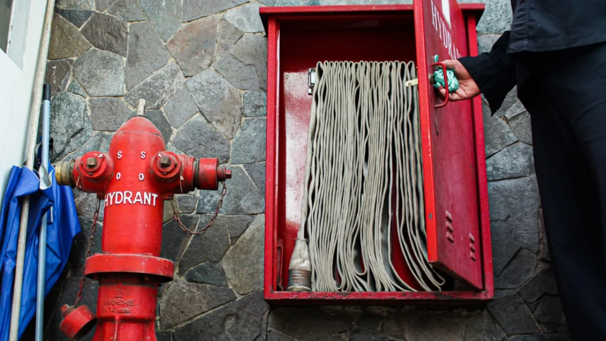 Salah satu instalasi Hydrant milik Diskar PB terpasang dan berfungsi normal di kawasan Jalan Ibrahim Adjie, Kota Bandung.