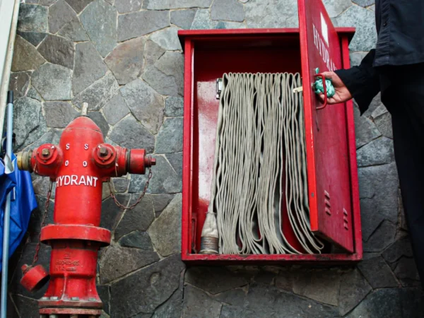 Salah satu instalasi Hydrant milik Diskar PB terpasang dan berfungsi normal di kawasan Jalan Ibrahim Adjie, Kota Bandung.