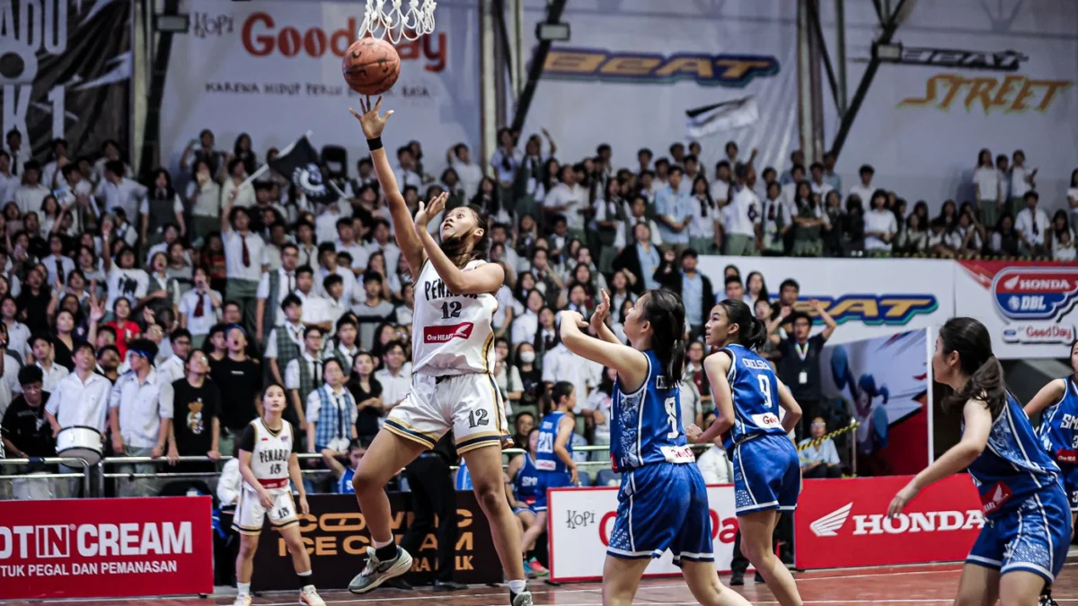 Final Party DBL Bandung : Penabur Cirebon sukses raih Triple Championsip setelah berhasil tuntaskan perlawan SMA 1 BPK Penabur Bandung dengan skor 102-46 (DBL)