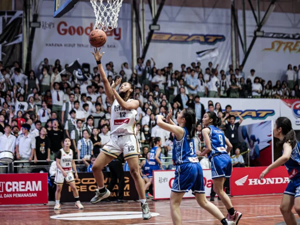 Final Party DBL Bandung : Penabur Cirebon sukses raih Triple Championsip setelah berhasil tuntaskan perlawan SMA 1 BPK Penabur Bandung dengan skor 102-46 (DBL)