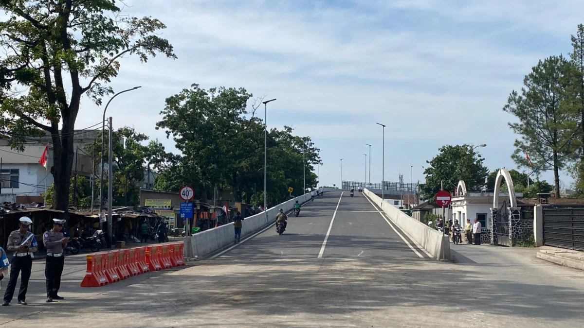 Situasi flyover atau jalan layang Ciroyom sudah bisa diakses masyarakat, pada Rabu (23/10). (Nizar/Jabar Ekspres)