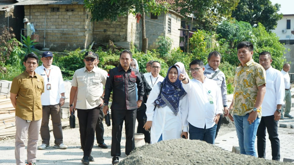 Jajaran Komisi III DPRD Kota Bogor saat melakukan sidak ke sejumlah titik di area Pasar Jambu Dua. (Foto: Humpro DPRD Kota Bogor)