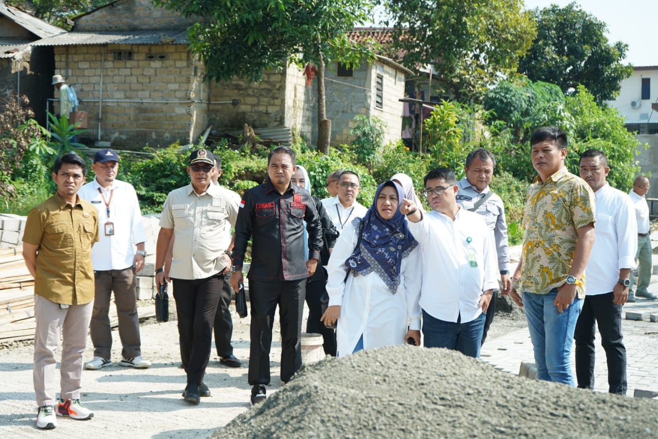 Jajaran Komisi III DPRD Kota Bogor saat melakukan sidak ke sejumlah titik di area Pasar Jambu Dua. (Foto: Humpro DPRD Kota Bogor)