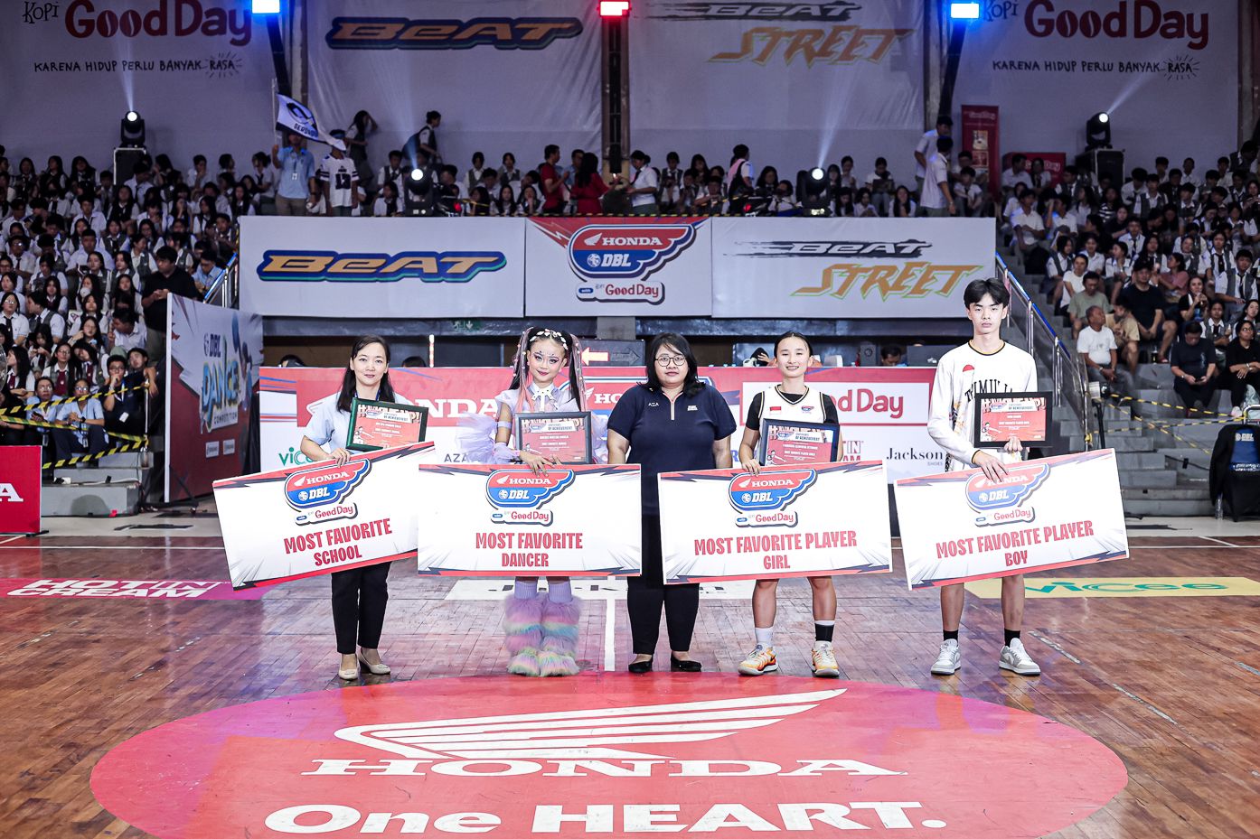 Pemengan Most Favorite Player, Dance, dan School sepanjang Gelaran Honda DBL with Kopi Good Day 2024 West Java - East.