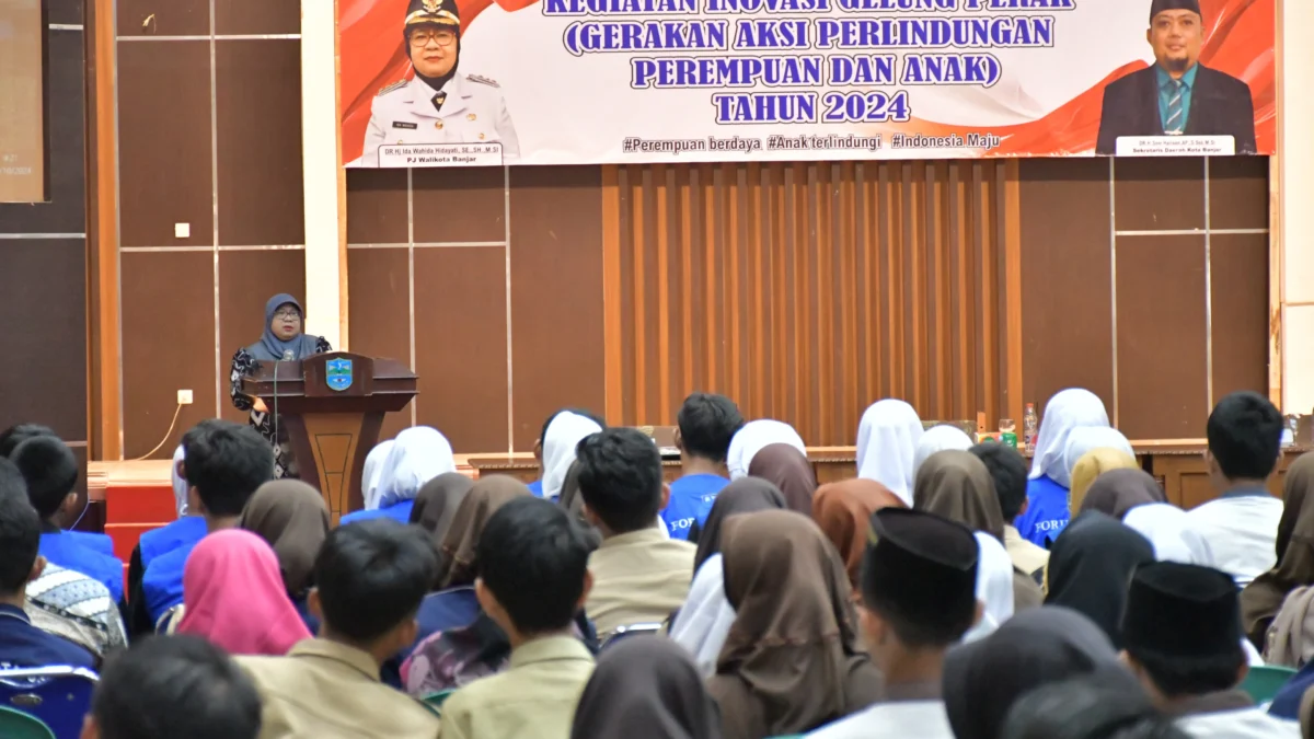 Pj Wali Kota Banjar Ida Wahida Hidayati resmi membuka program Perlindungan Perempuan dan Anak tahun 2024, di Aula Setda Kota Banjar Jawa Barat, Jumat 25 Oktober 2024. (Cecep Herdi/Jabar Ekspres)