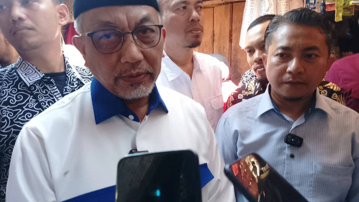 Calon Gubernur Jawa Barat nomor urut 3, Ahmad Syaikhu, (dikenal sebagai pasangan ASIH) didampingi oleh calon Wakil Bupati Sumedang nomor urut 1Ridwan Solichin.