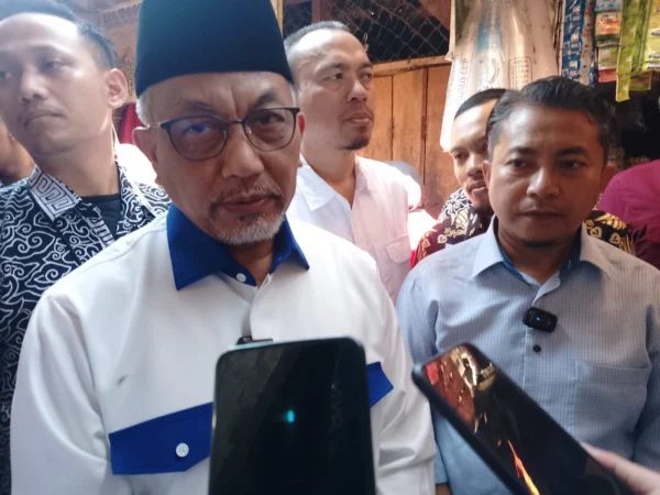 Calon Gubernur Jawa Barat nomor urut 3, Ahmad Syaikhu, (dikenal sebagai pasangan ASIH) didampingi oleh calon Wakil Bupati Sumedang nomor urut 1Ridwan Solichin.