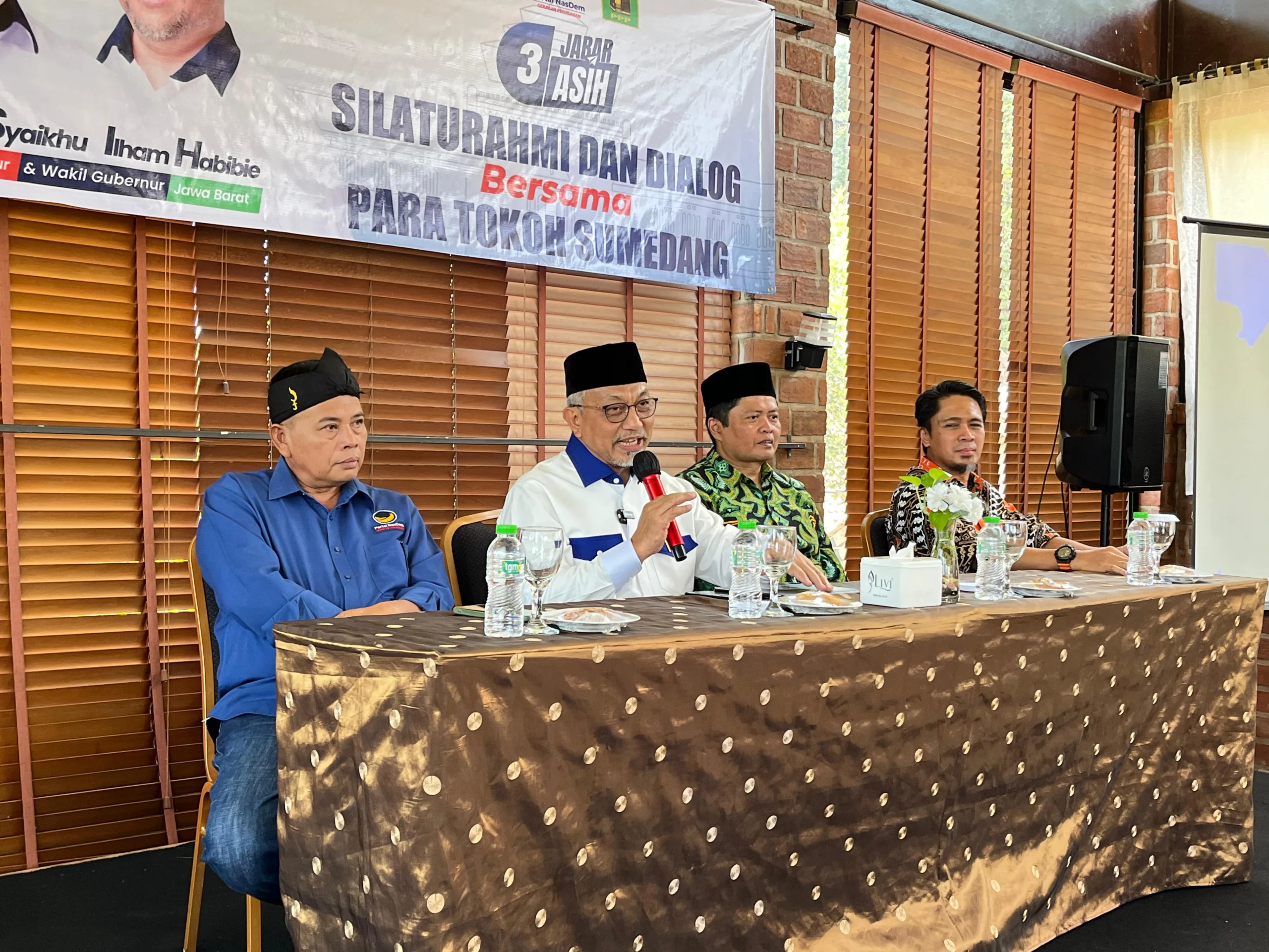 Calon Gubernur Jawa Barat Ahmad Syaikhu Bahas Masalah Pertanian Bersama Tokoh Masyarakat Sumedang