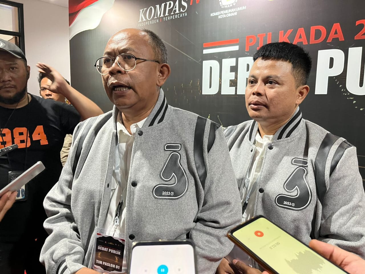 Gunakan Produk Lokal saat Debat Publik Pilkada Cimahi 2024, Paslon Dikdik-Bagja Siapkan Pemberdayaan untuk UMKM Cimahi (Mong/Jabar Ekspres)