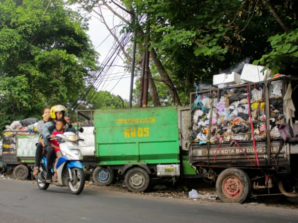 Foto ilustrasi persoalan sampah di Kota Bandung (Jabar Ekspres)