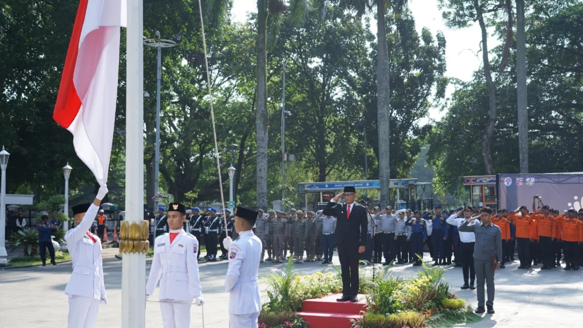 Suasana upacara peringatan Hari Sumpah Pemuda ke-96 di Plaza Balai Kota Bogor, Senin (28/10). (Yudha Prananda / Jabar Ekspres)