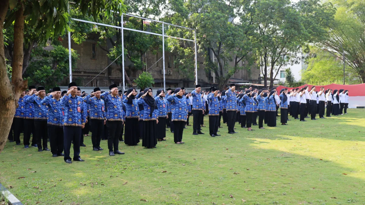 Seluruh pegawai Kantor Pertanahan Kota Bandung mengikuti Upacara Sumpah Pemuda ke-96 di Lapangan Upacara Kanwil BPN Provinsi Jawa Barat.