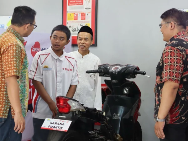 PT DAM dan PT AHM meresmikan Tempat Uji Kompetensi Astra Honda di SMK Assalaam Bandung pada 25 Oktober 2024.