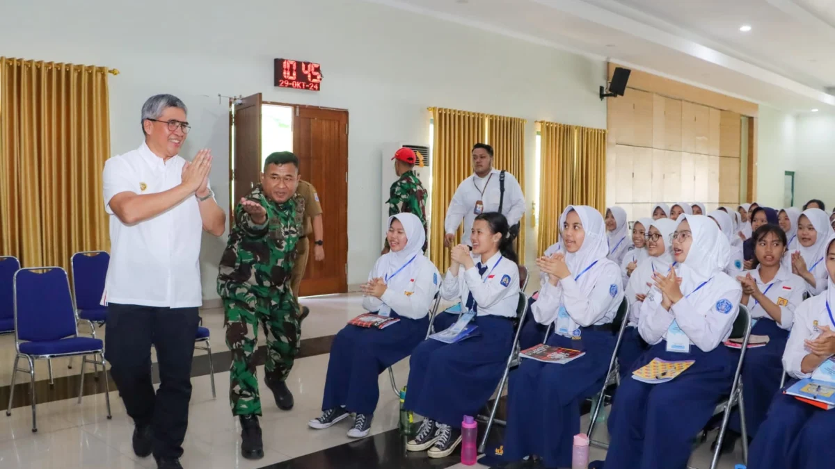 Pj Wali Kota Cimahi, Dicky Saromi saat Meninjau Langsung Latihan Dasar Kepemimpinan Siswa (LDKS) tingkat SMP (MONG)