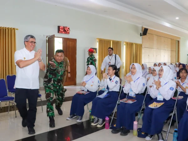 Pj Wali Kota Cimahi, Dicky Saromi saat Meninjau Langsung Latihan Dasar Kepemimpinan Siswa (LDKS) tingkat SMP (MONG)