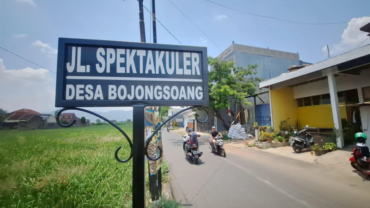 Jalan di Desa Bojongsoang, Kabupaten Bandung diganti lantaran tidak enak didengar. Foto Agi