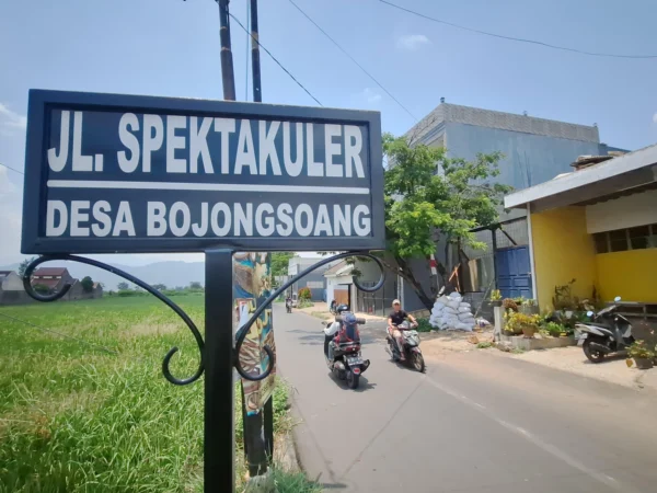 Jalan di Desa Bojongsoang, Kabupaten Bandung diganti lantaran tidak enak didengar. Foto Agi