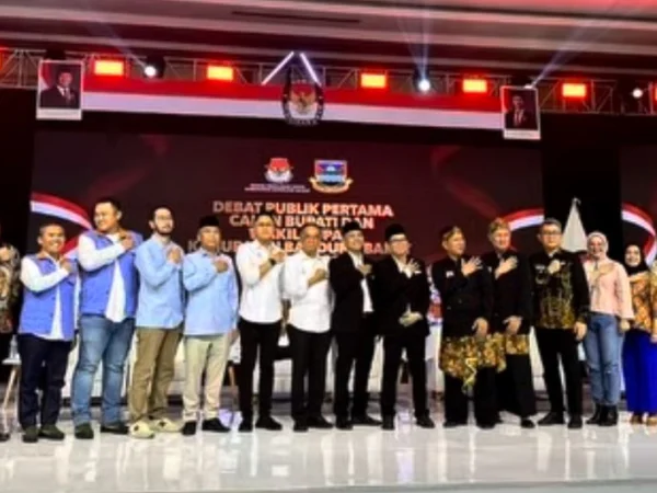 Lima paslon bupati dan wakil bupati Bandung Barat usai mengikuti serangkaian debat perdana di Hotel Novena Lembang. Dok istimewa