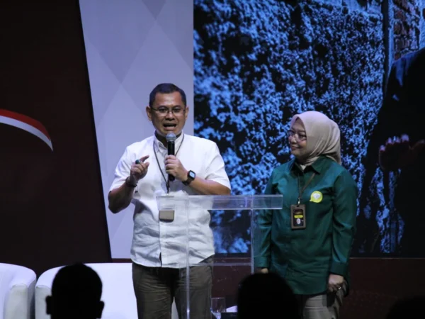 Arfi - Yena saat debat publik perdana yang digelar KPU Kota Bandung, Rabu (30/10).