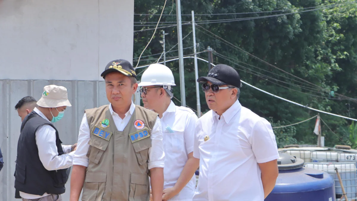 Pj Wali Kota Cimahi, Dicky Saromi saat Mendampingi Pj Gubernur Jawa Barat, Bey Machmudin di TPA Sarimukti (mong)