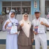 Sherly (kiri) siswa kelas X6 dan Fahri (kanan) siswa kelas XI IPA 1 SMA PGRI Parakanmuncang, Kecamatan Cimanggung, Sumedang berhasil raih prestasi dengan menjuarai ajang bergengsi Kejuaraan Karate Antar Pelajar Se Provinsi Jawa Barat, yang digelar STKIP Pasundan Cup VI 2024. (Jabar Ekspres)