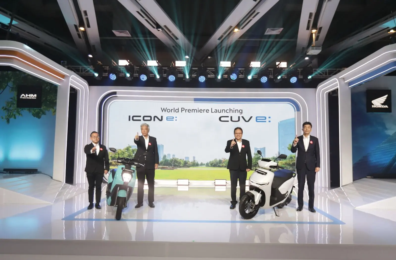 Wujud Komitmen Elektrifikasi, AHM Luncurkan Honda ICON e: dan CUV e: