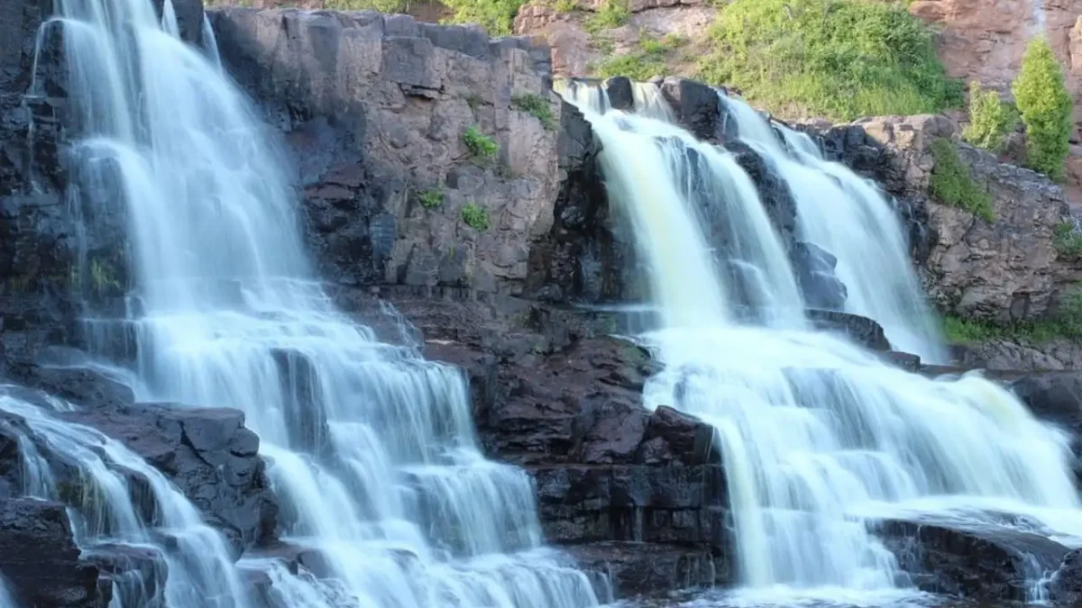 7 Destinasi Wisata Curug Paling Indah di Garut yang Wajib Dikunjungi