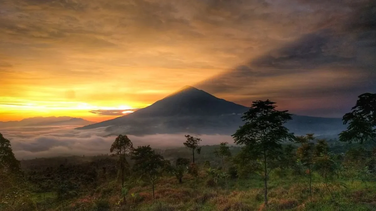 Mumpung Belum Musim Hujan! Inilah 10 Rekomendasi Gunung di Jawa Barat yang Cocok untuk Pendaki Pemula