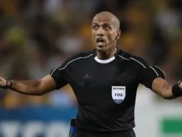 Wasit Ahmed Al Kaf jadi sorotan di laga Timnas Indonesia vs Bahrain/Instagram/Ahmedalkaf/