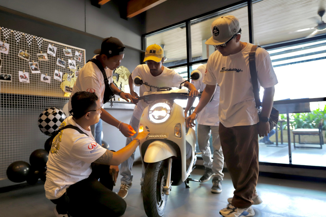 Komunitas Scoopy Modification Style Bali menyaksikan New Honda Scoopy generasi terbaru (21/11)