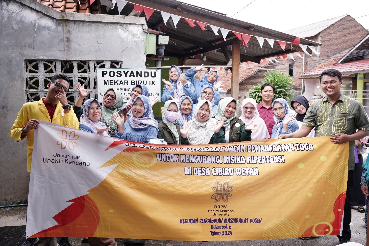 Pemberdayaan Masyarakat Desa Cibiru Wetan Melalui Pemanfaatan Tanaman Obat Keluarga untuk Pengelolaan Hipertensi (Foto: Tim Pengabdian Masyarakat Kelompok 6 Universitas Bhakti Kencana)