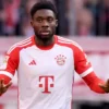 Bek kiri Bayern Munchen Alphonso Davies tengah diburu Real Madrid hingga Manchester United. (Getty Images)