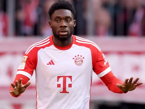 Bek kiri Bayern Munchen Alphonso Davies tengah diburu Real Madrid hingga Manchester United. (Getty Images)