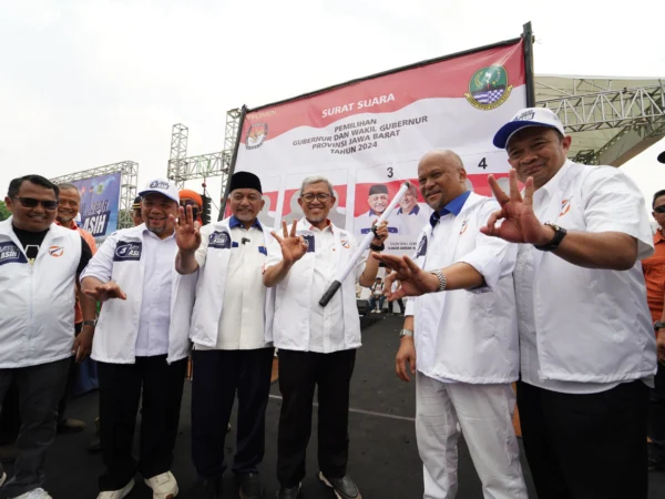 Pasangan ASIH saat mengucapkan bakal Ciptakan 3 Juta Lapangan Kerja baru untuk warga Jabar.