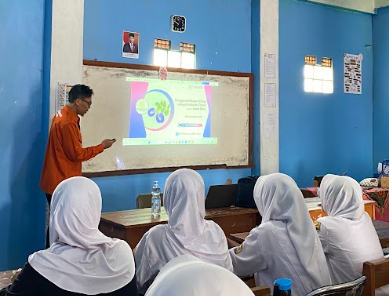 (Foto: Dosen Fakultas Farmasi Universitas Bhakti Kencana)