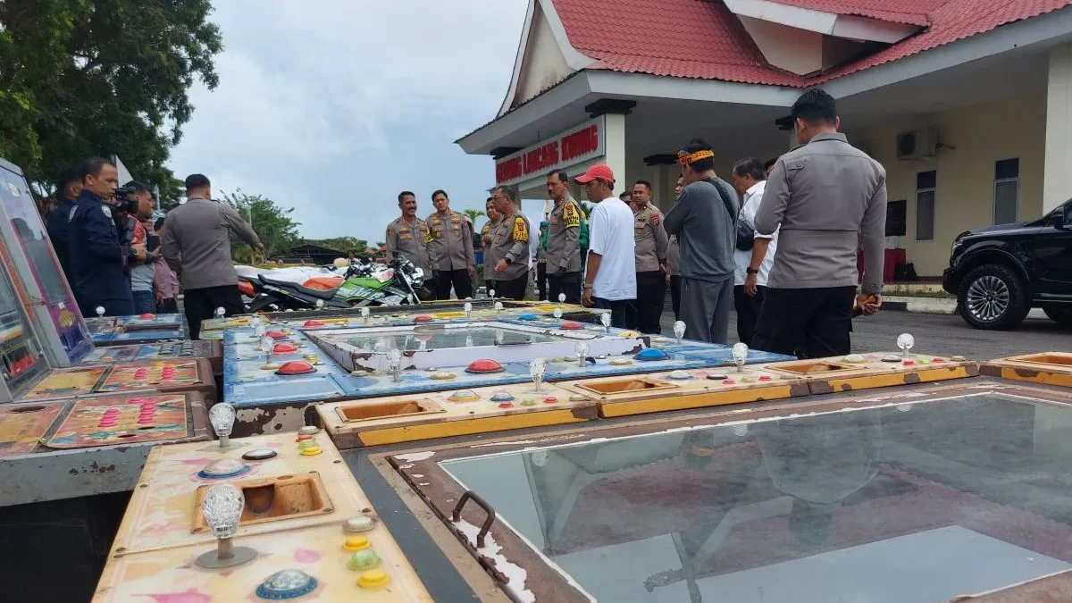 Polda Kepri merilis pengungkapan kasus tindak judi daring hingga judi ding dong di Makopolda Kepri. (Foto/ANTARA)