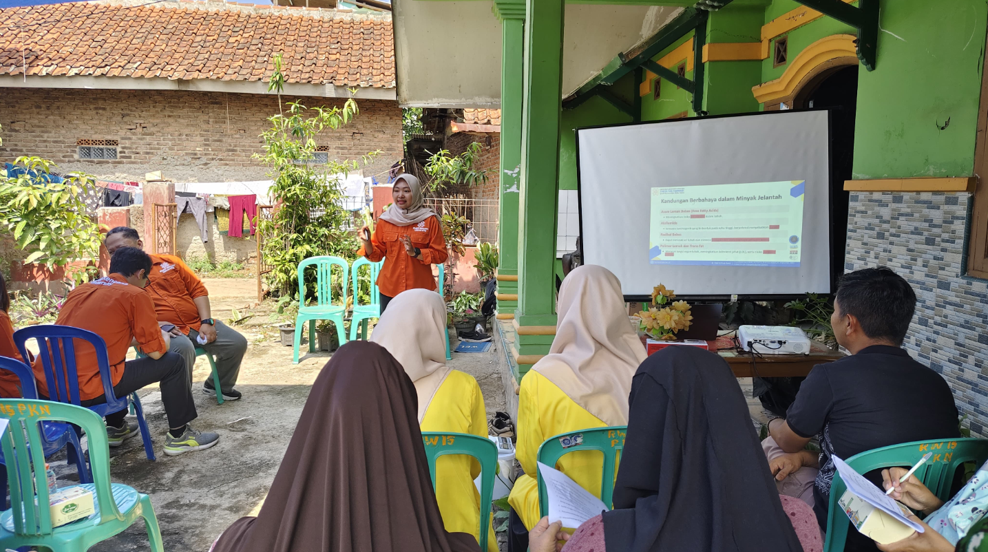 Foto: Dosen dan mahasiswa Universitas Bhakti Kencana kelompok 