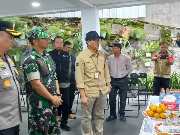 Pj Wali Kota Cimahi, Dicky Saromi Bersama Ketua DPRD Cimahi, Wahyu Widyatmoko, Kapolres Cimahi, AKBP Tri Suhartanto, dan Dandim 0609 Cimahi, Raden Aldi Wibisono, Tinjau Langsung Kesiapan TPS Jelang Pencegahan (mong)