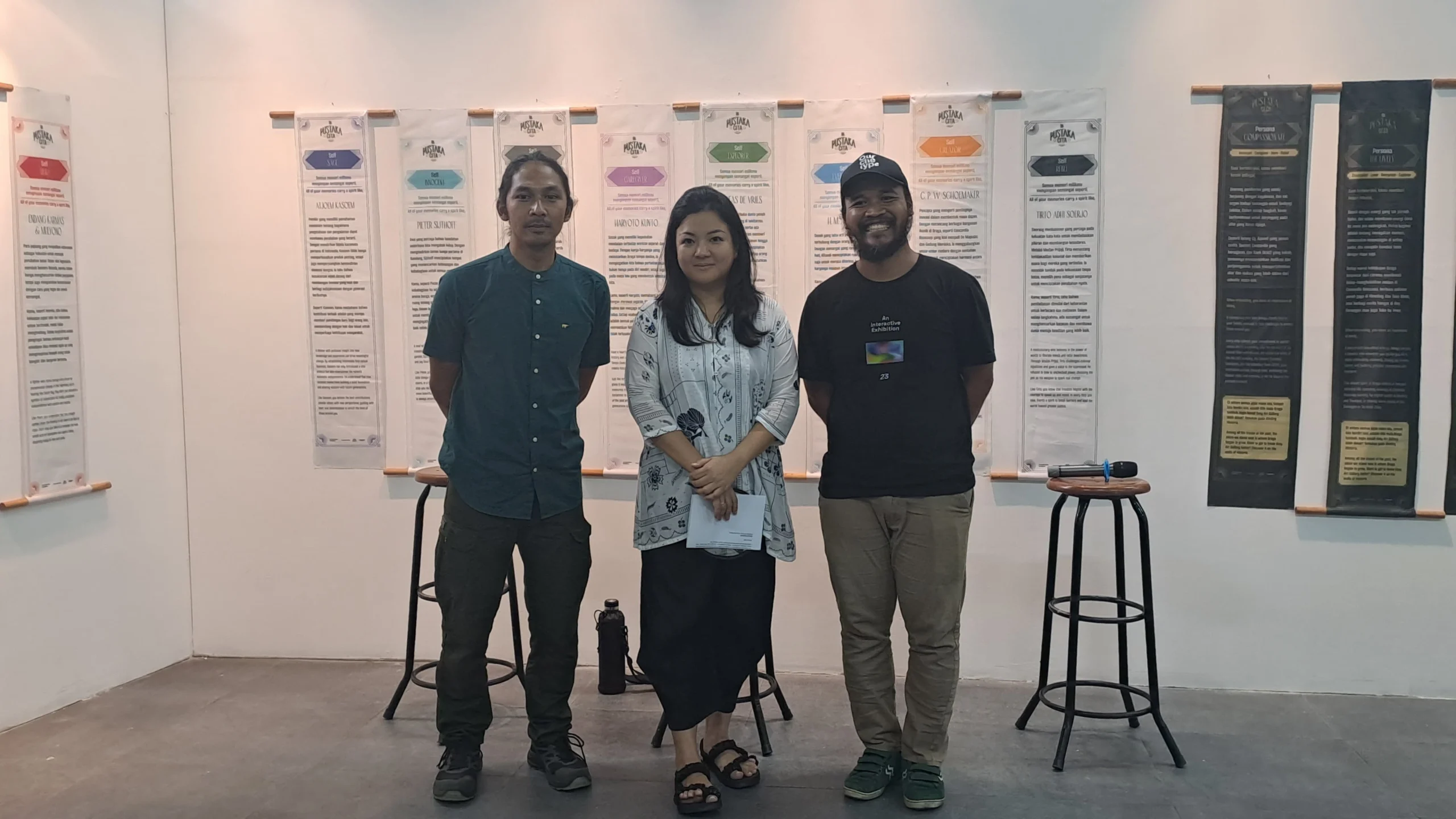 penyelenggara pameran interaktif bertajuk “Pustaka Cita” oleh Grey Art Gallery x Ourchetype.