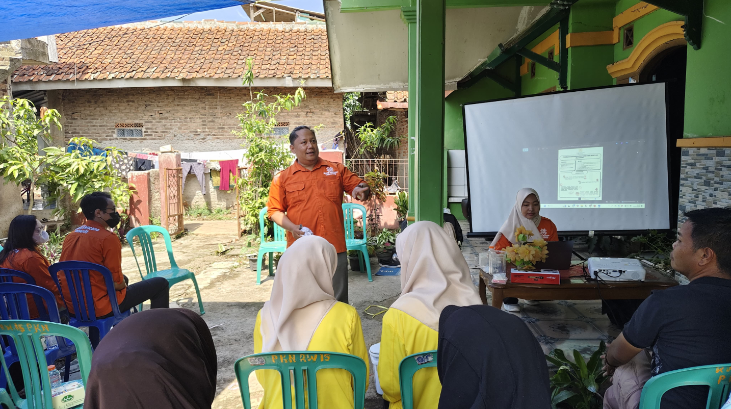 Foto: Dosen dan mahasiswa Universitas Bhakti Kencana kelompok 