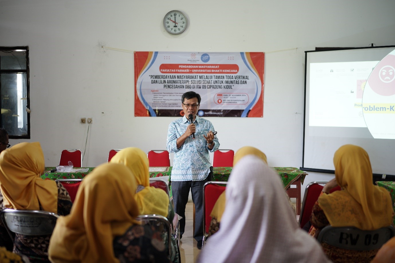 Penyuluhan Terkait Inisiasi Usaha Herbal (Foto: Dosen & Mahasiswa Universitas Bhakti Kencana)