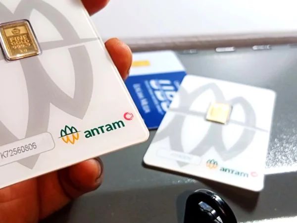 Harga emas Antam kembali mencuri perhatian! Hari ini, harga logam mulia PT Antam naik sebesar Rp8.000 dibandingkan hari sebelumnya.