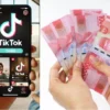 panduan cara dapatkan uang dari scroll tiktok.