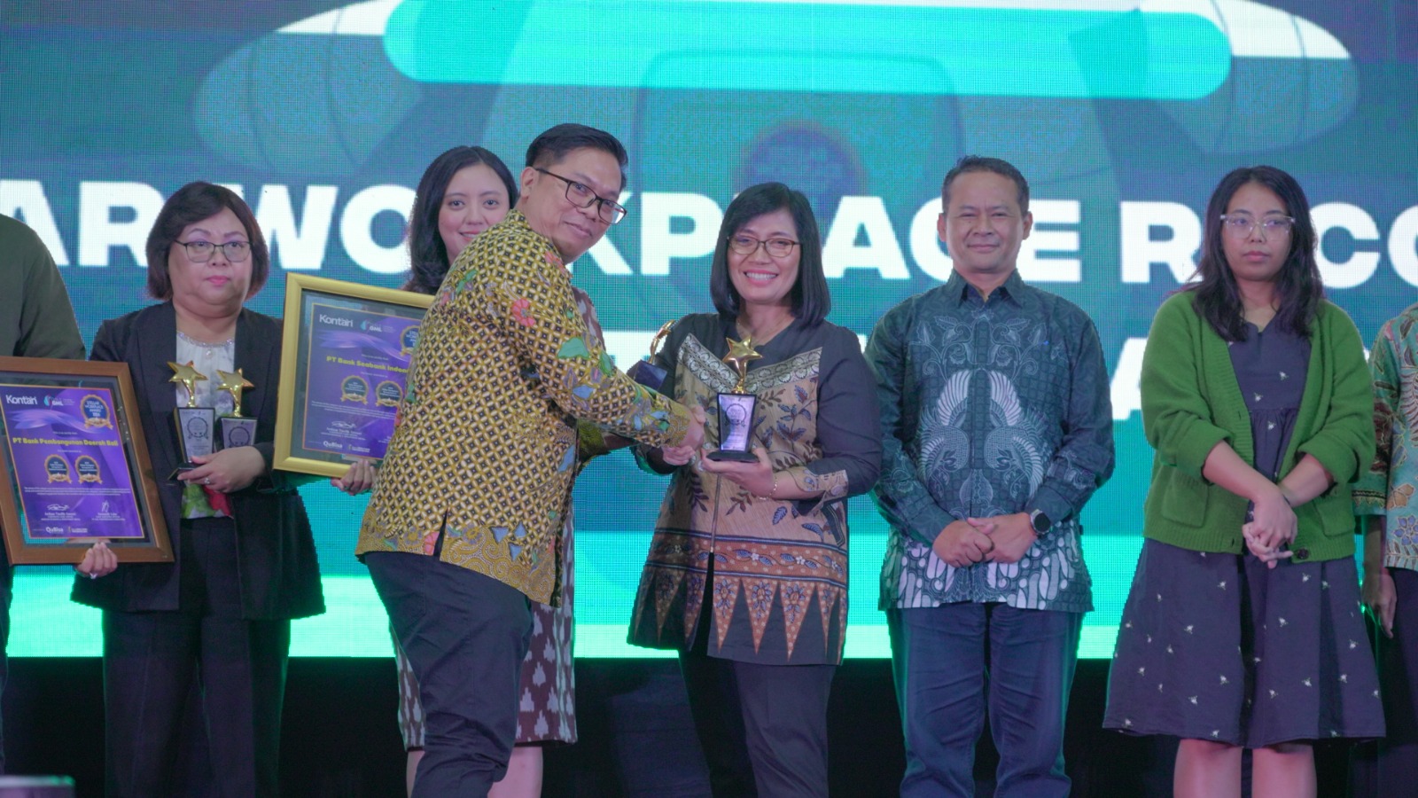 Bio Farma saat berhasil meraih Stellar Workplace Recognition