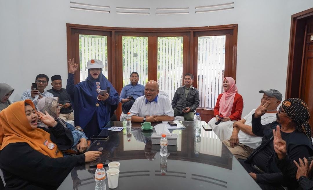 Ilham Habibie saat melakukan diskusi di Sekretariat Bersama ASIH