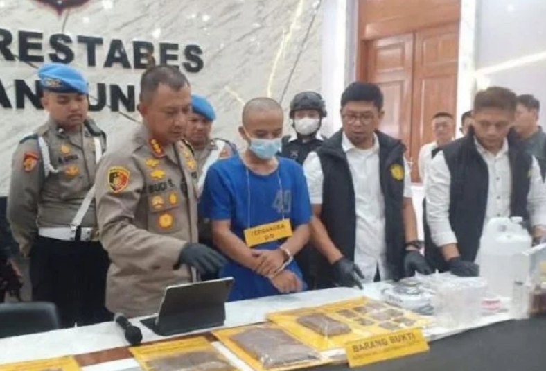 Produsen Tembakau Sintetis di Bandung Ditangkap Polisi